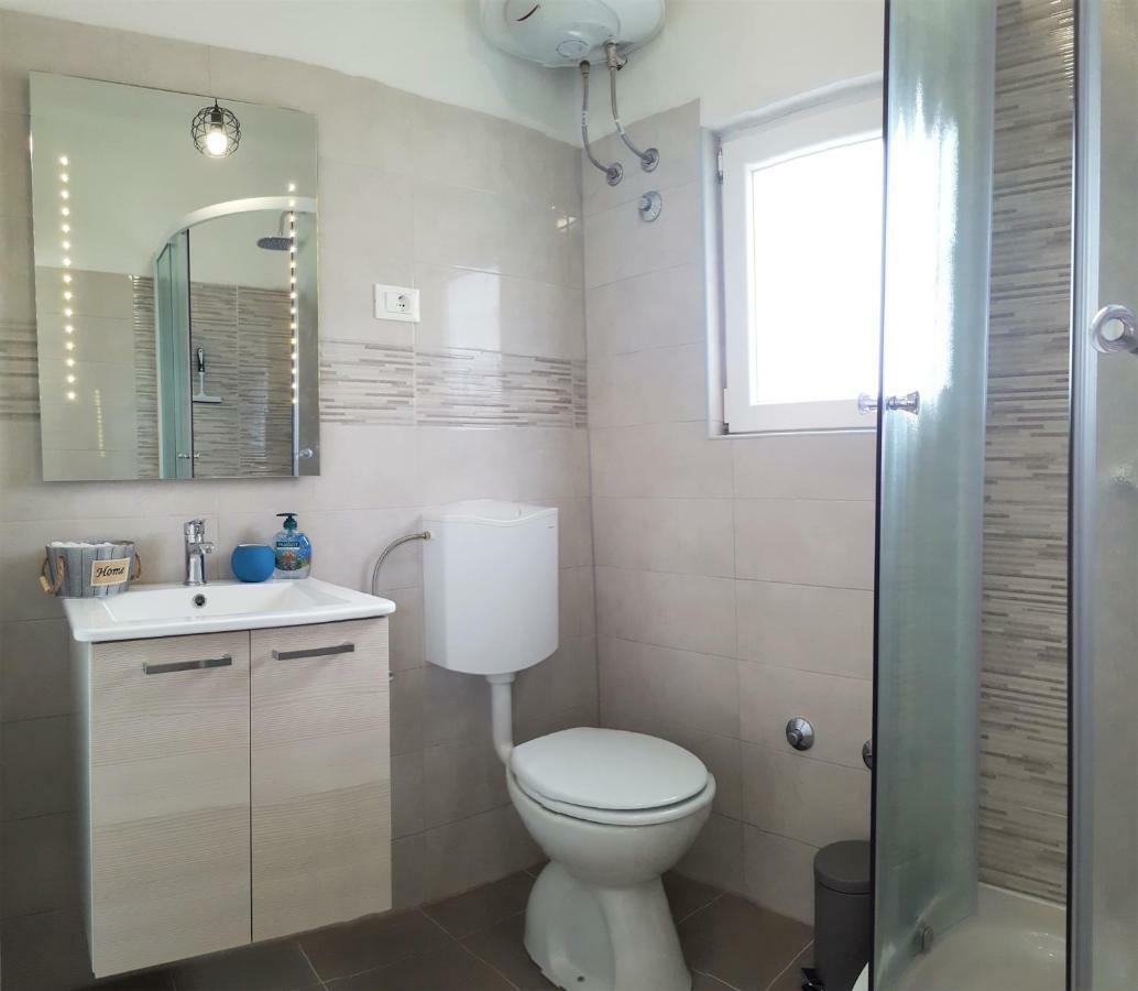 Apartment Svilan - Terrace With Sea View And Nature Zečevo Exterior foto